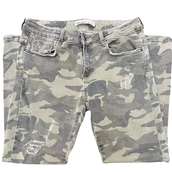 Zara Denim - Zara Z1975 Denim Camo Distressed Cropped Leg Jeans in Size 8